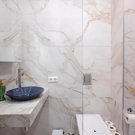 Stylish 1bd In The Heart Of The *